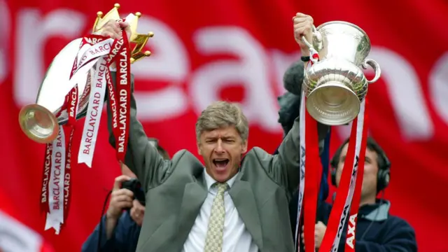 Arsene Wenger giúp Arsenal vô địch Premier League ba lần vào 1998, 2002 và 2004
