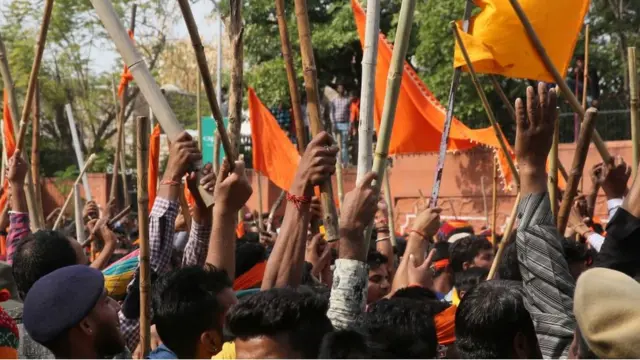 અનામતની માગ કરતા લોકો