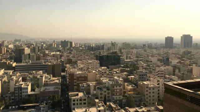 بانک مرکزی قیمت متوسط خانه‌های معامله شده در دی ماه در منطقه یک تهران را بیش از ۳۰ میلیون تومان در هر متر مربع اعلام کرده