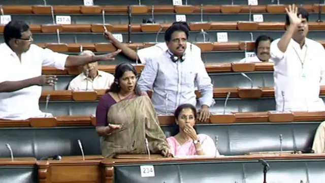 மக்களவையில் நிதியமைச்சர் நிர்மலா சீதாராமன்