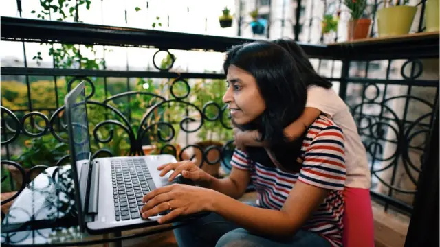 অনেকে নিজ দেশে কাজ করতে স্বাচ্ছন্দ বোধ করেন।