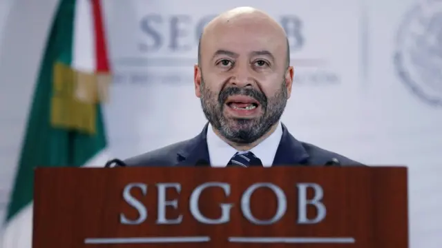 Renato Sales habla a la prensa