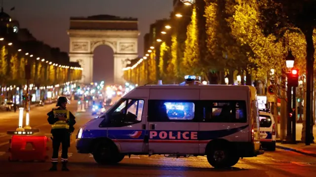 La policía se despliega en París