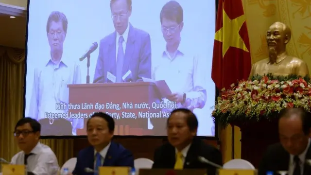 Chính quyền Việt Nam đã cho tập đoàn nhựa Formosa tăng thêm vốn đầu tư và tái khởi động công trình sau một thời gian trì hoãn vì sự cố môi trường