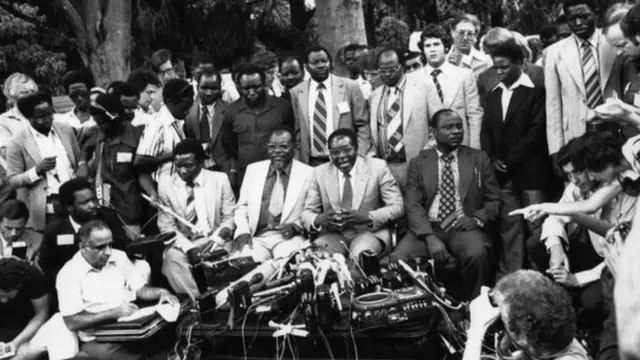 Nyuma yo gutangaza ubwigenge Robert Mugabe yahise aba minisitiri w'intebe nk'umutegetsi mukuru w'igihugu cyigenga cya Zimbabwe