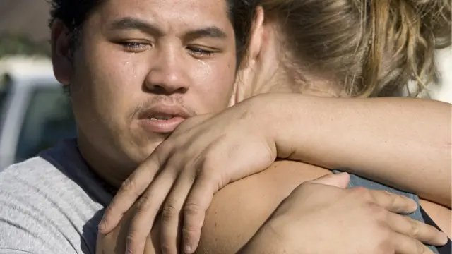 Un abrazo entre amigos