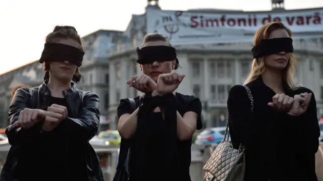 Romanyalı 3 eylemci kadın