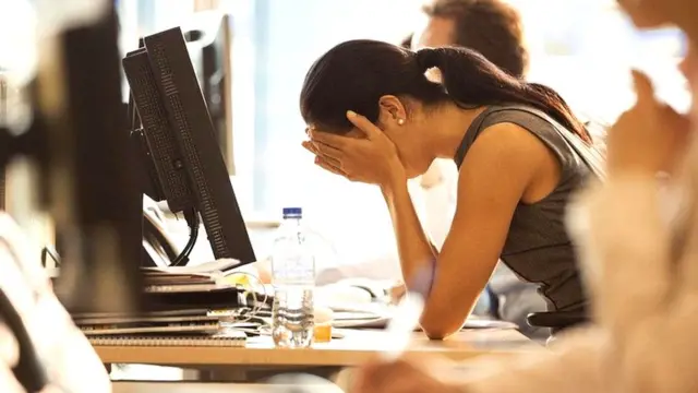 तनाव में काम