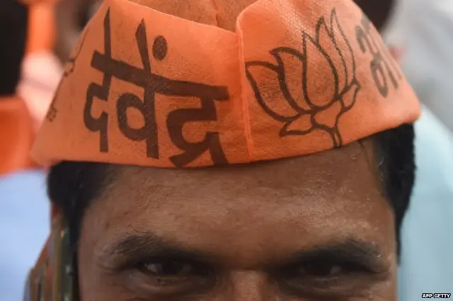 मुख्यमंत्री देवेंद्र फडणवीस और बीजेपी का समर्थक