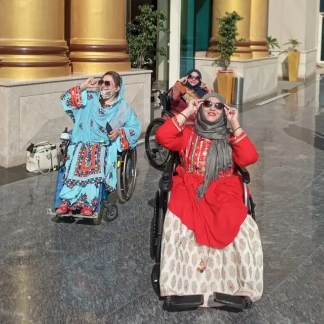 Instagram: @itanzilakhan