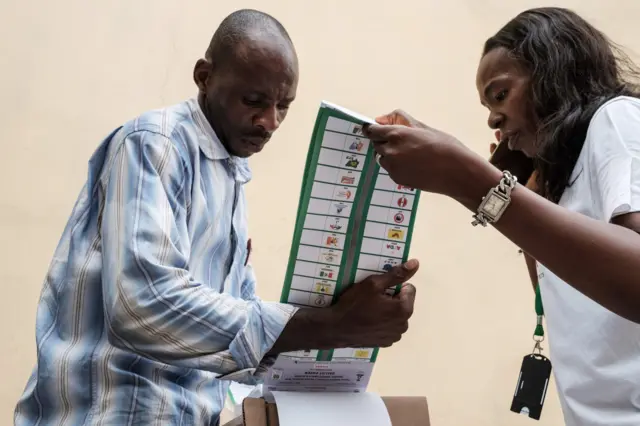 Awọn oṣiṣẹ ajọ eleto idibo