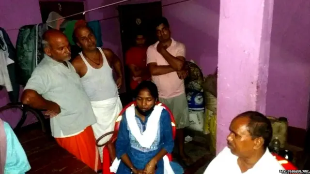 कुंदन ओझा के परिजन