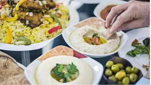 সম্প্রতি কয়েক বছর ধরে ঢাকা, চট্টগ্রামসহ বড় শহরগুলোয় রমজান মাসে বিভিন্ন হোটেল ও কমিউনিটি সেন্টারে সেহেরি খাওয়ার অনুষ্ঠান আয়োজনের চল শুরু হয়েছে।