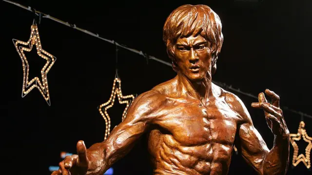 Igishusho cya Bruce Lee kiri mu mujyi yakuriyemo wa Hong Kong