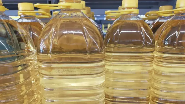 છેલ્લા એક મહિનામાં ખાદ્ય તેલના ભાવ 25-40 ટકા સુધી વધ્યા છે; મગફળી, પામ અને સૂરજમુખી તેલ સૌથી વધુ મોંઘા થયા છે