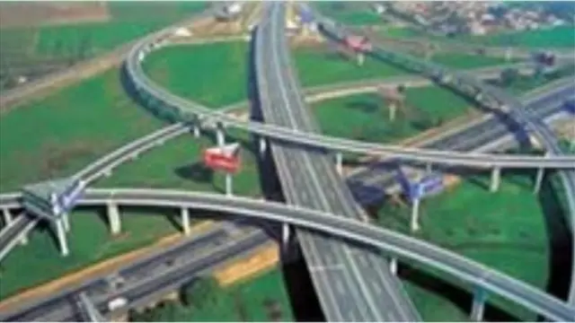 ঢাকার যানজট নিরসনে বেশ কয়েকটি বড় প্রকল্প নির্মাণের কাজ চলছে