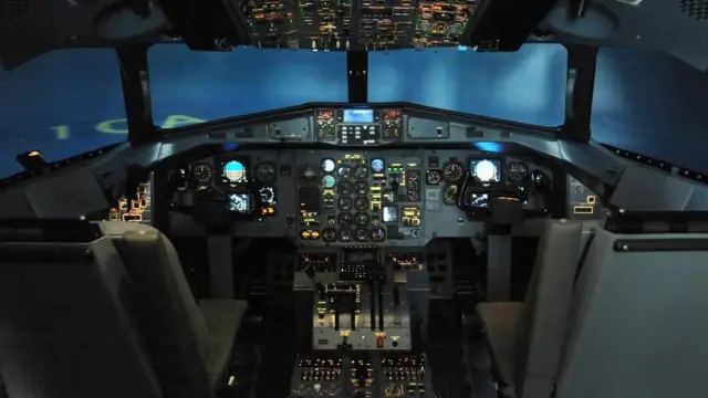 نظام محاكاة لمركز قيادة طائرة