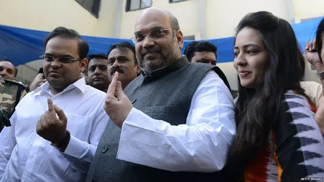 પુત્ર જય તથા પુત્રવધુ રૂચિતા સાથે શાહ ની તસવીર