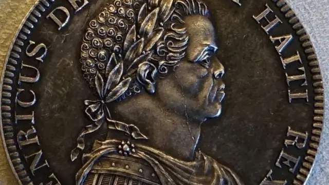 Katta qora xorozlar ikki teshikka becerdin Katta qora xorozlar ikki teshikka becerdin