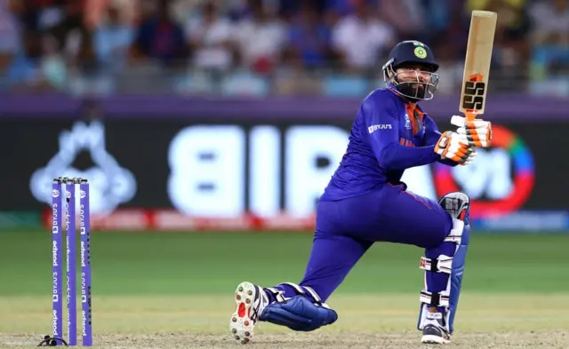 વિવાદો વચ્ચે પણ આ આસ્થાવાન ક્રિકેટરની લોકપ્રિયતામાં ક્યારેય ઘટાડો થયો નથી