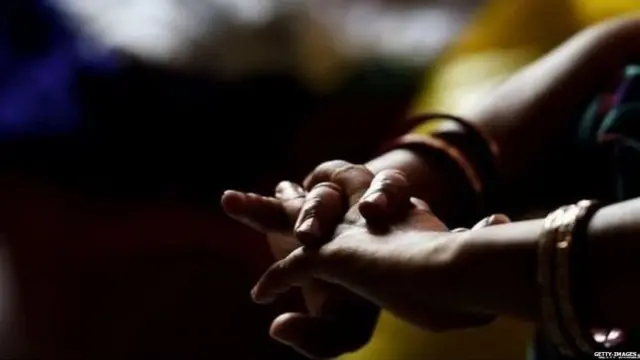 பாலியல் வல்லுறவுக்கு ஆளான பெண்ணை இந்த சமூகம் எப்படி நடத்தும் என்பது நமக்கு தெரியும்.