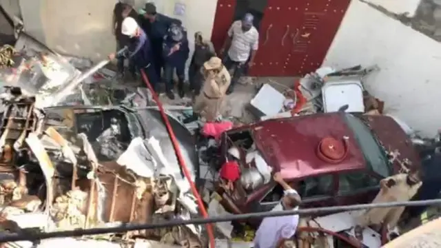 کراچۍ کې الوتکه غورځېدلې