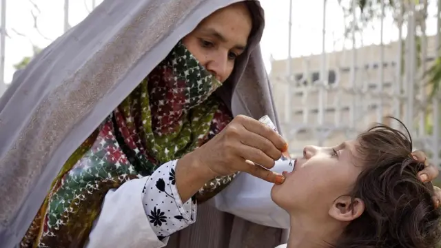 Вакцина против полиомиелита теперь спасает жизни миллионов во всем мире, но часть работы по созданию ее была сомнительной с точки зрения этики