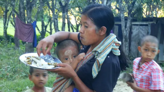 ရခိုင်ပြည်နယ် က စစ်ဘေးရှောင် မိသားစု