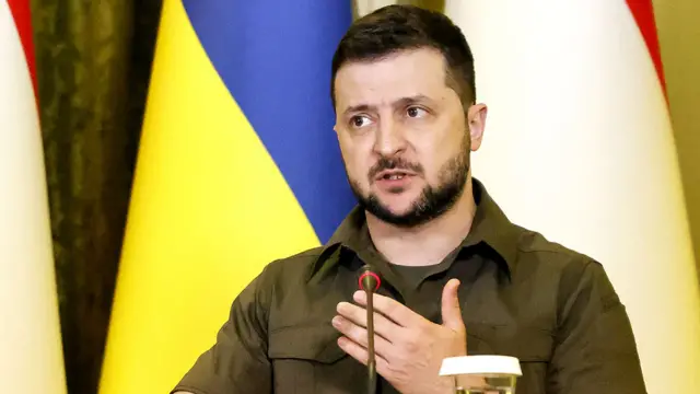 Perezida wa Ukraine Volodymyr Zelensky, mu kiganiro n'abanyamakuru hamwe na 'chancellor' wa Autriche Karl Nehammer, mu murwa mukuru Kyiv wa Ukraine, ku itariki ya 9 y'ukwezi kwa kane mu 2022