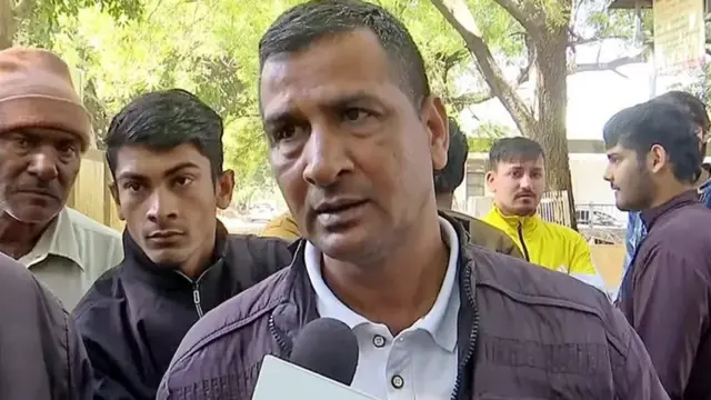 निक्की के पिता