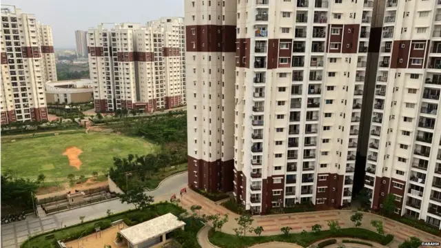 Павани живет в этом закрытом квартале в Бангалоре