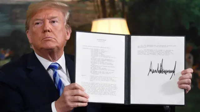 دونالد ترامپ پس از خارج شدن از توافق هسته‌ای با ایران، در نوامبر سال ٢٠١٨، "سخت ترین تحریم ها" را علیه صنایع و بانک‌های ایران به اجرا گذاشت