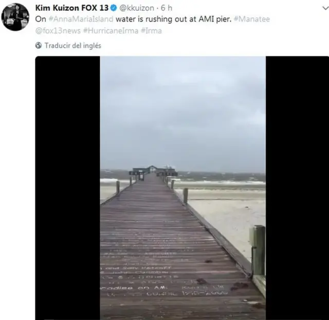 El mar se retiró casi hasta el final de este muelle en Tampa.
