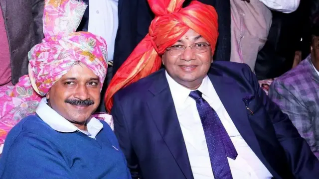 અરવિંદ કેજરીવાલ અને સુશીલ ગુપ્તાની તસવીર