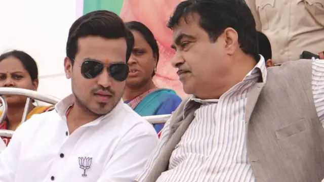 राजे अंबरीशराव अत्राम नितीन गडकरी यांच्यासोबत