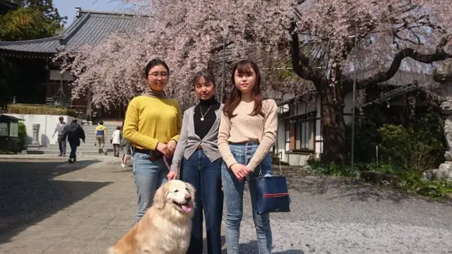 ဇနီးနဲ့ သမီး နှစ်ယောက်