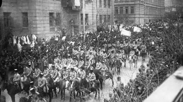 AXC-nin yaradılmasının ildönümünə həsr edilmiş Azərbaycan ordusunun hərbi paradı, 1919-cu il.