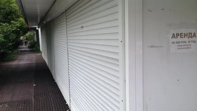 Колись тут було людно, а зараз порожньо