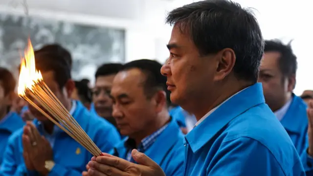 ဒီမိုကရက်ပါတီက ဝန်ကြီးချုပ်ဟောင်း ဖြစ်တဲ့ အဖိစစ်လည်း ဒီရွေးကောက်ပွဲမှာ ဝင်ပြိုင်ပါတယ်။
