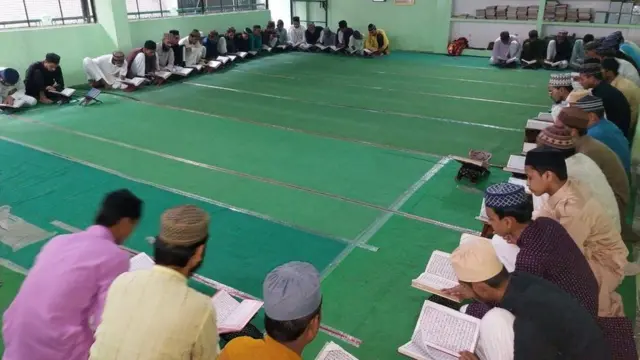 गोरखपुर के एक मदरसे में छात्र