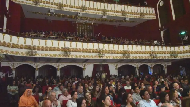 રોયલ ઓપેરા હાઉસમાં પ્રેક્ષકોની તસવીર