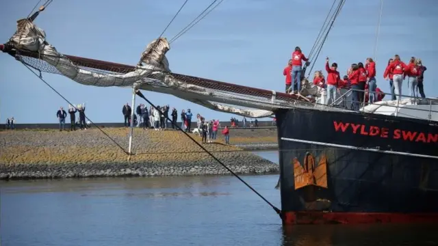 4月25日，學生們終於在荷蘭靠岸登陸，受到熱烈歡迎。