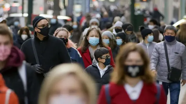 మాస్కులంటే ఇష్టపడేవారు