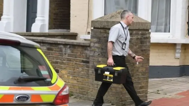 पुलिस अधिकारी