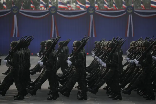 สวนสนาม