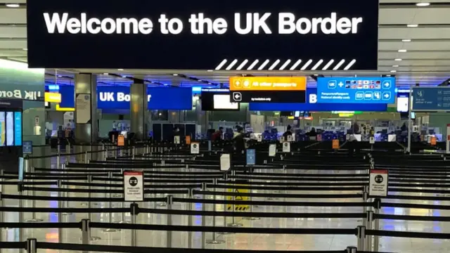 Londra'daki Heathrow Havalimanı'nda bulunan İngiltere gümrüğü