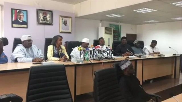 Ọga agba INEC ati awọn miran nibi ipade ti ikede naa ti waye.