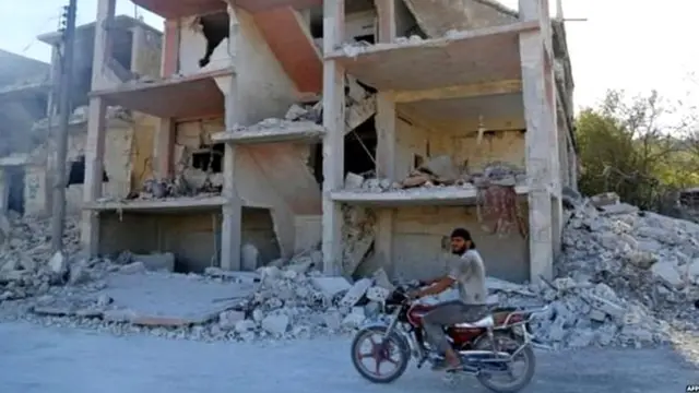 इडलिबमधील उध्वस्त इमारती