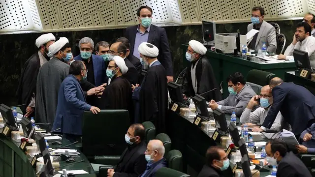 مجلس پیش از پایان جلسه امروز درباره ۱۹ وزیر پیشنهادی رئیس جمهور جدید ایران رای گیری خواهد کرد
