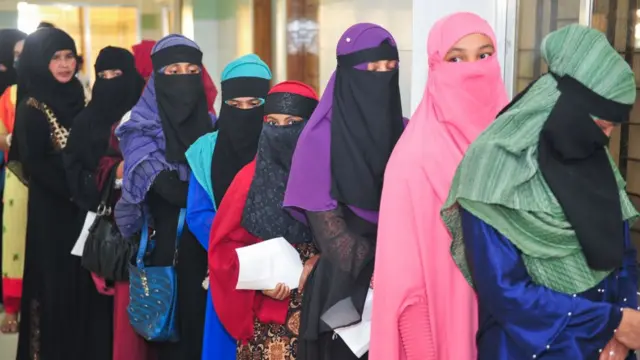 সিলেটের ওসমানী মেডিকেল কলেজ এবং হাসপাতালে টিকা নেবার জন্য লাইন, ০৫/০১/২০২২